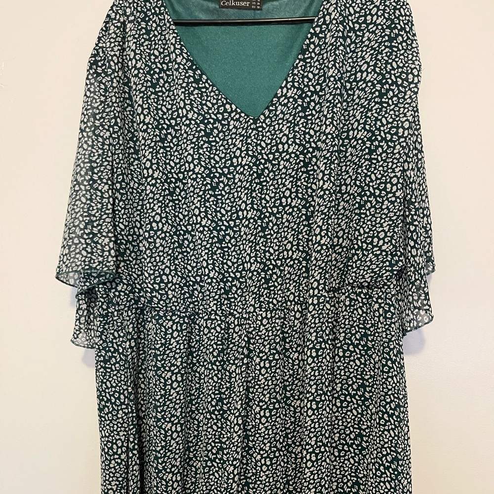 Chic Green Patterned Midi Dress